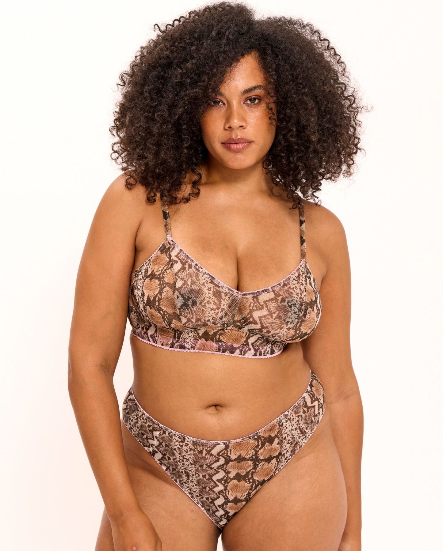 model-name=Simone|model-size=XL