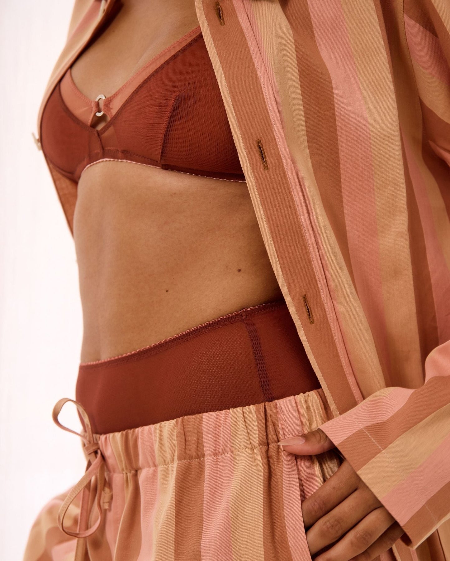 model-name= Davina|model-size=M