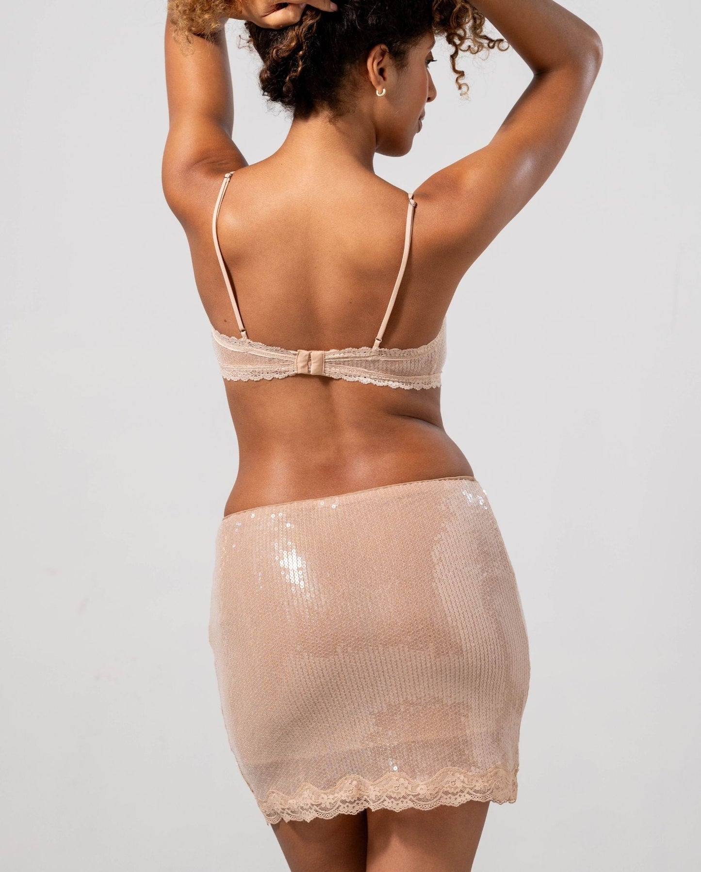model-name=Janine|model-size=M