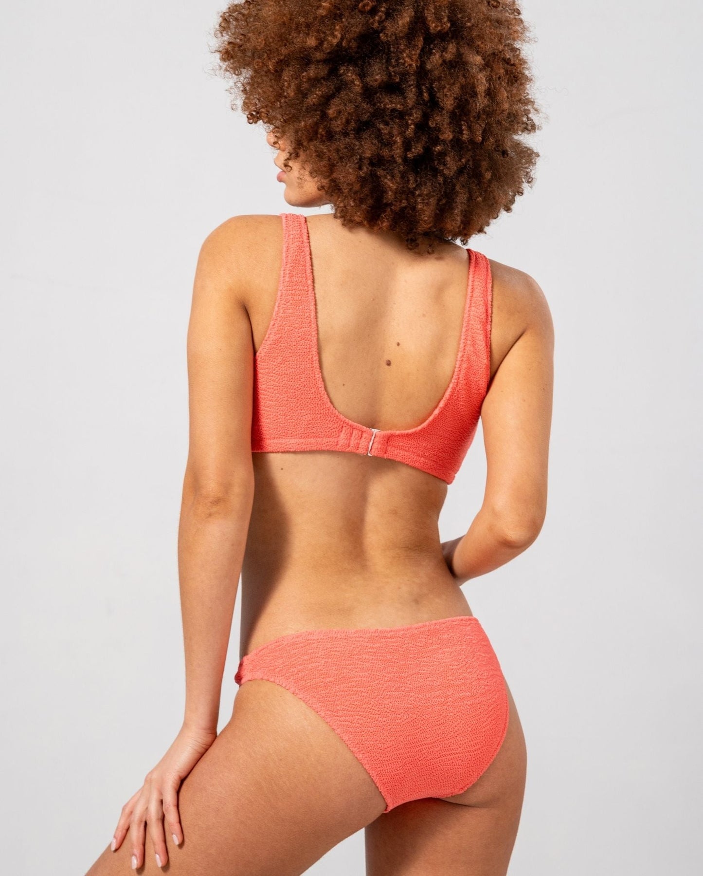 model-name=Laure|model-size=XL