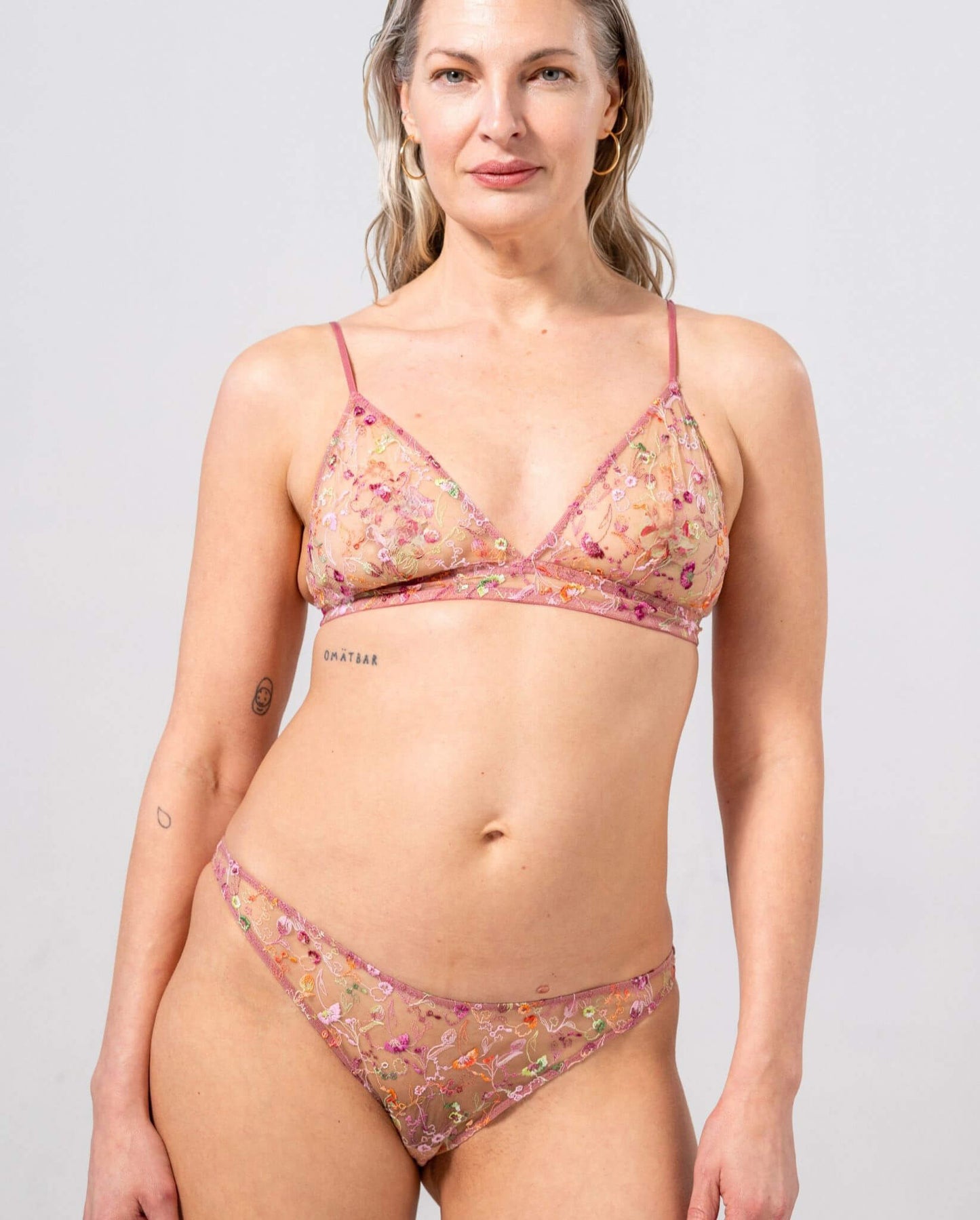 model-name=Rebecca|model-size=M