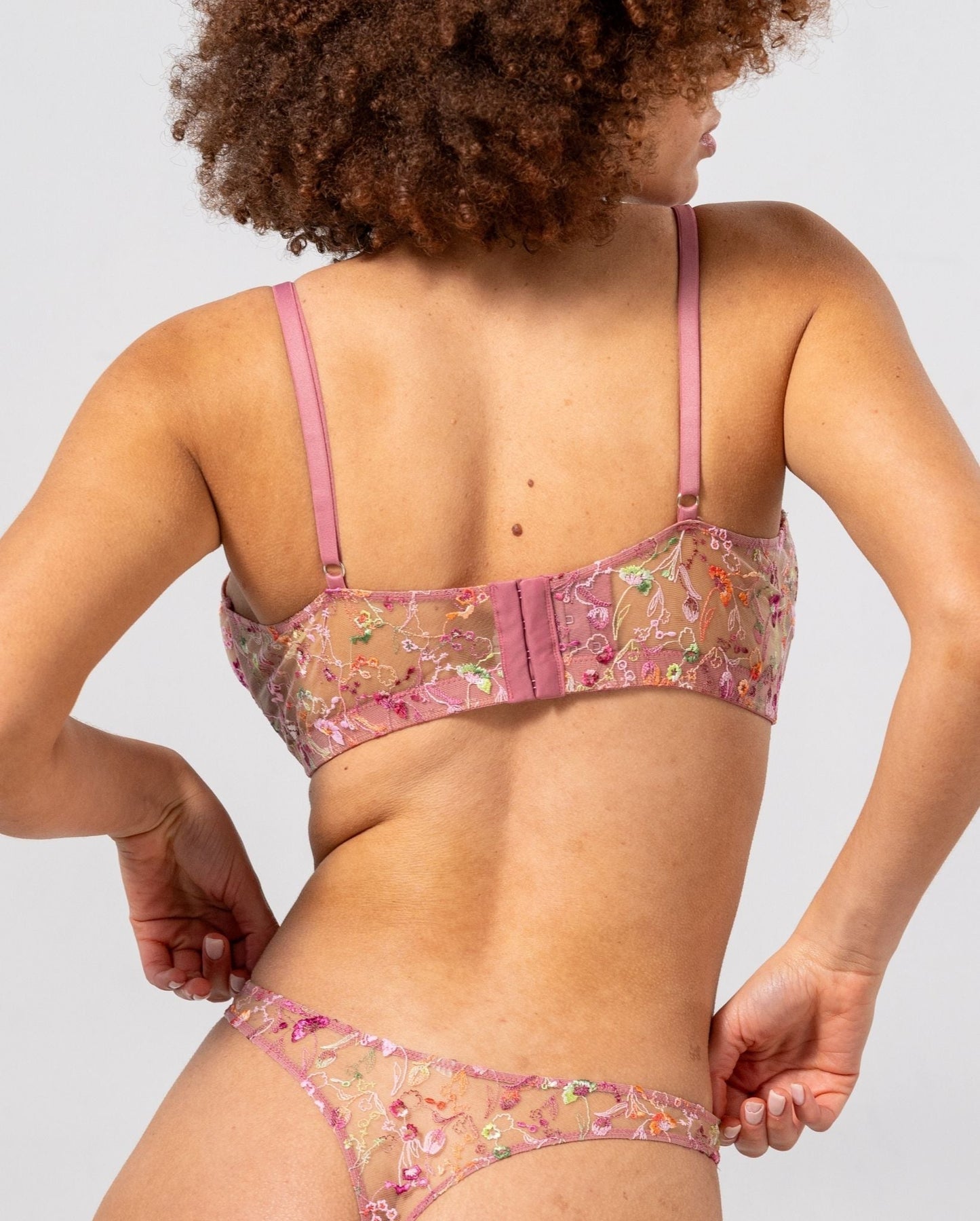 model-name=Laure|model-size=L