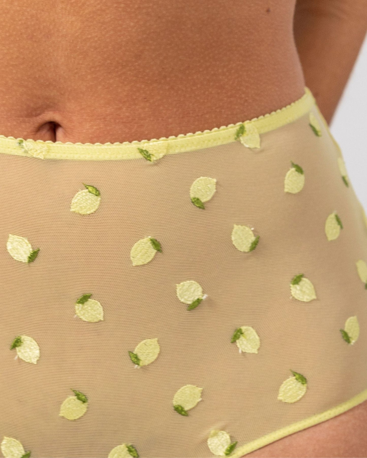 model-name=Laure|model-size=M