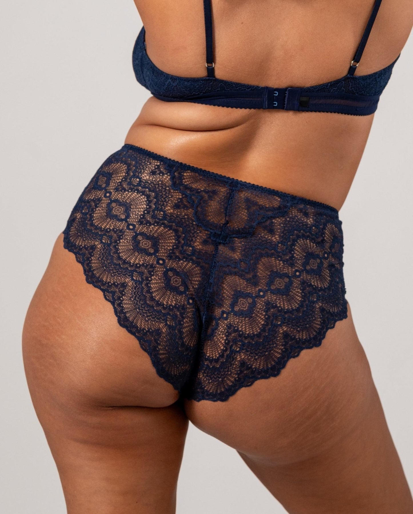 |model-size=XL|