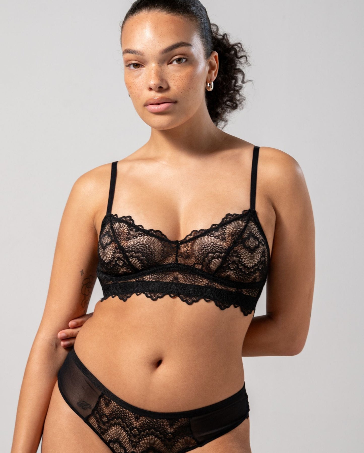|model-size=M|#color_black