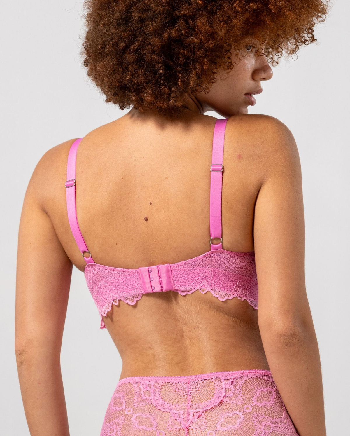 model-name=Laure|model-size=M+