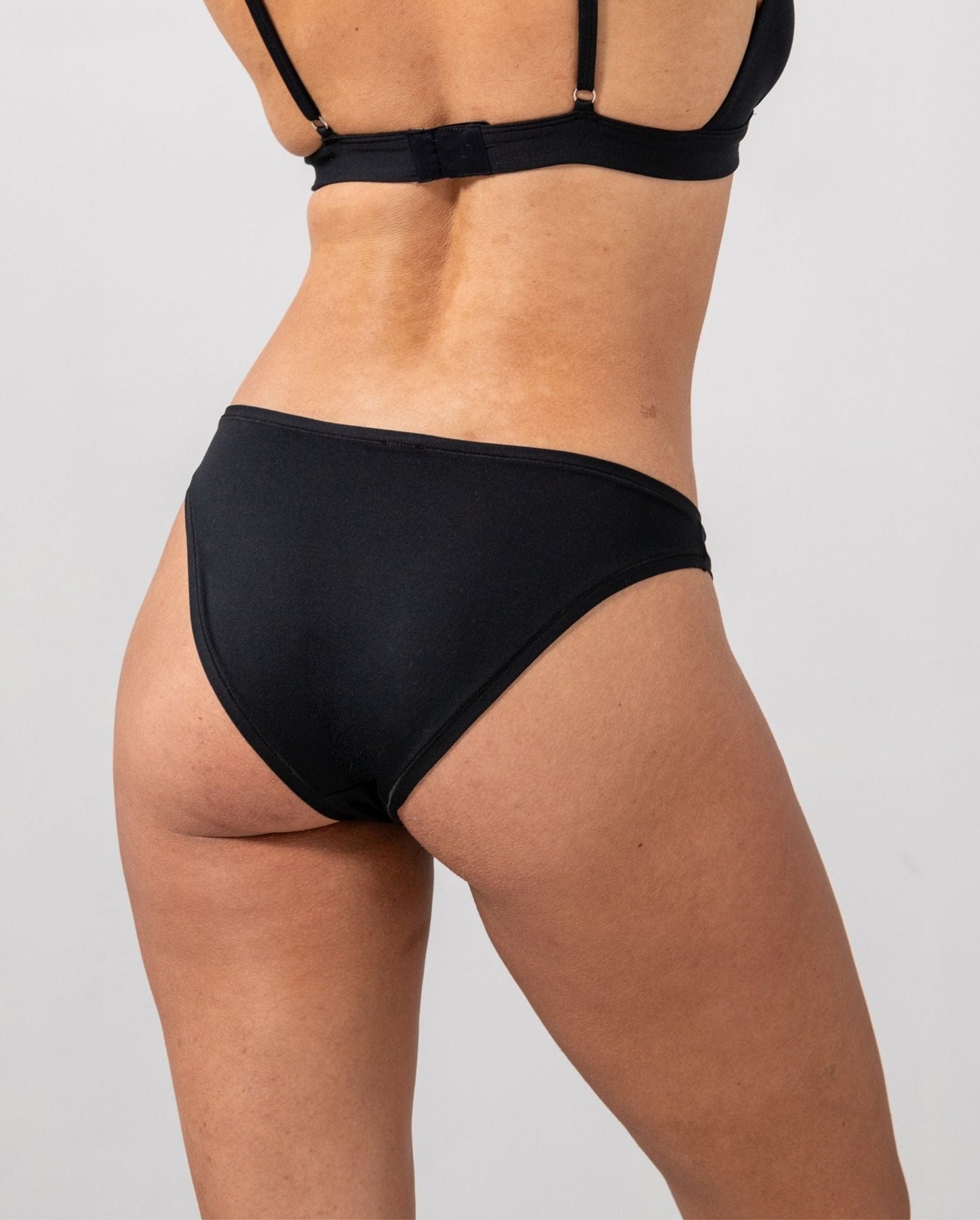 model-name=Laure|model-size=M