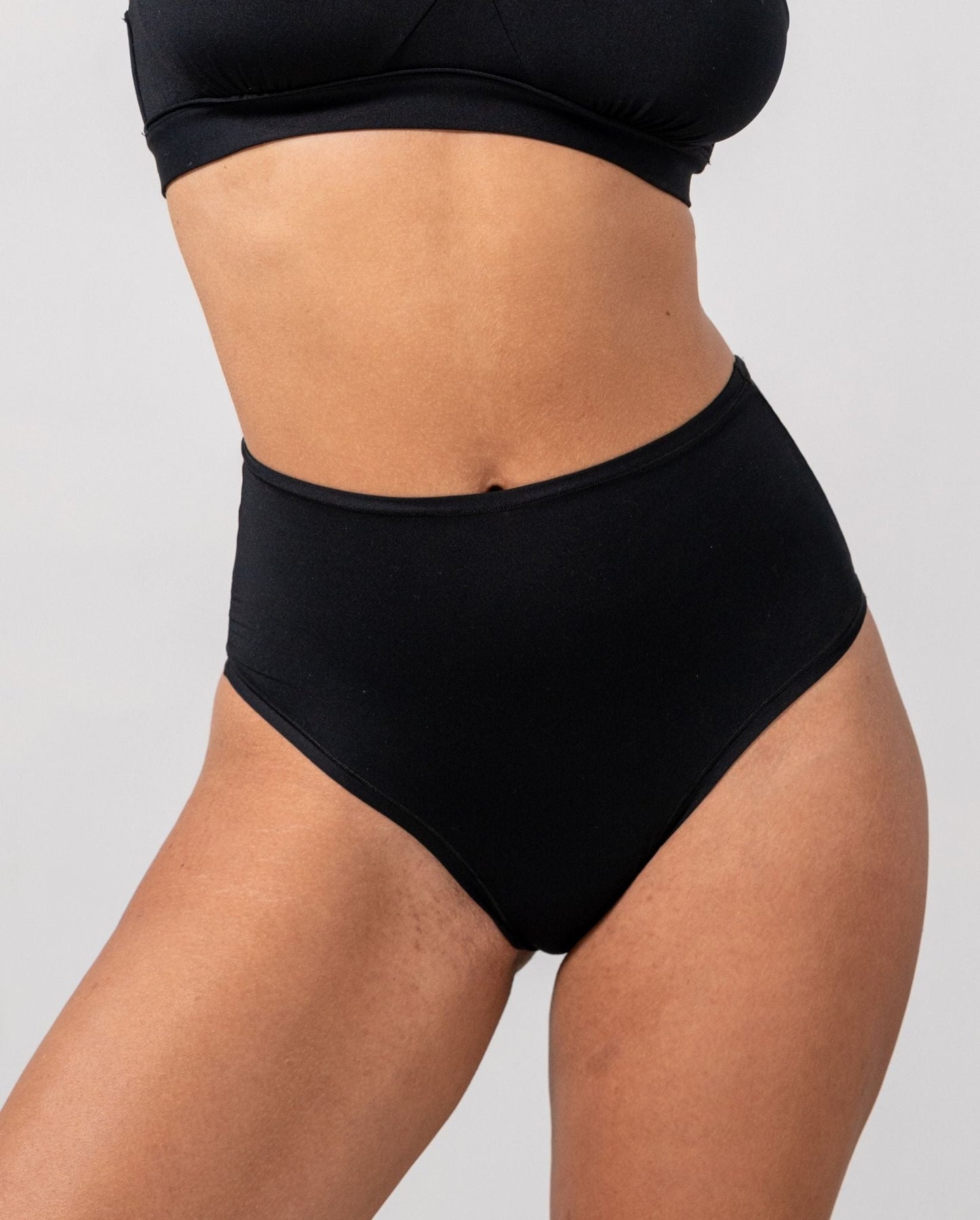 model-name=Laure|model-size=M