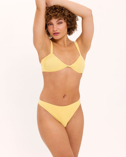 model-name=Felicia|model-size=M