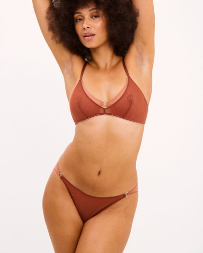 model-name= Davina|model-size=M