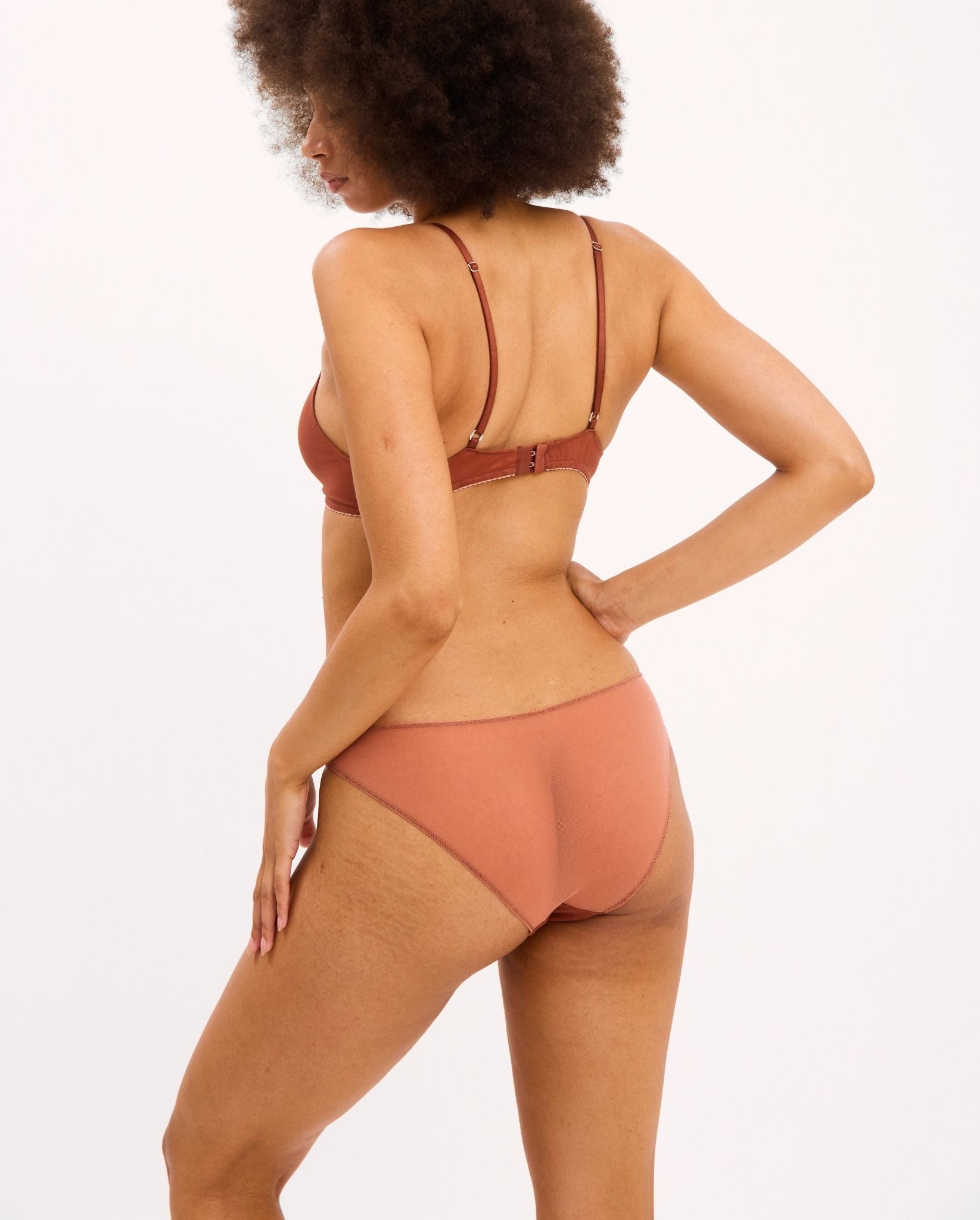 model-name= Davina|model-size=M