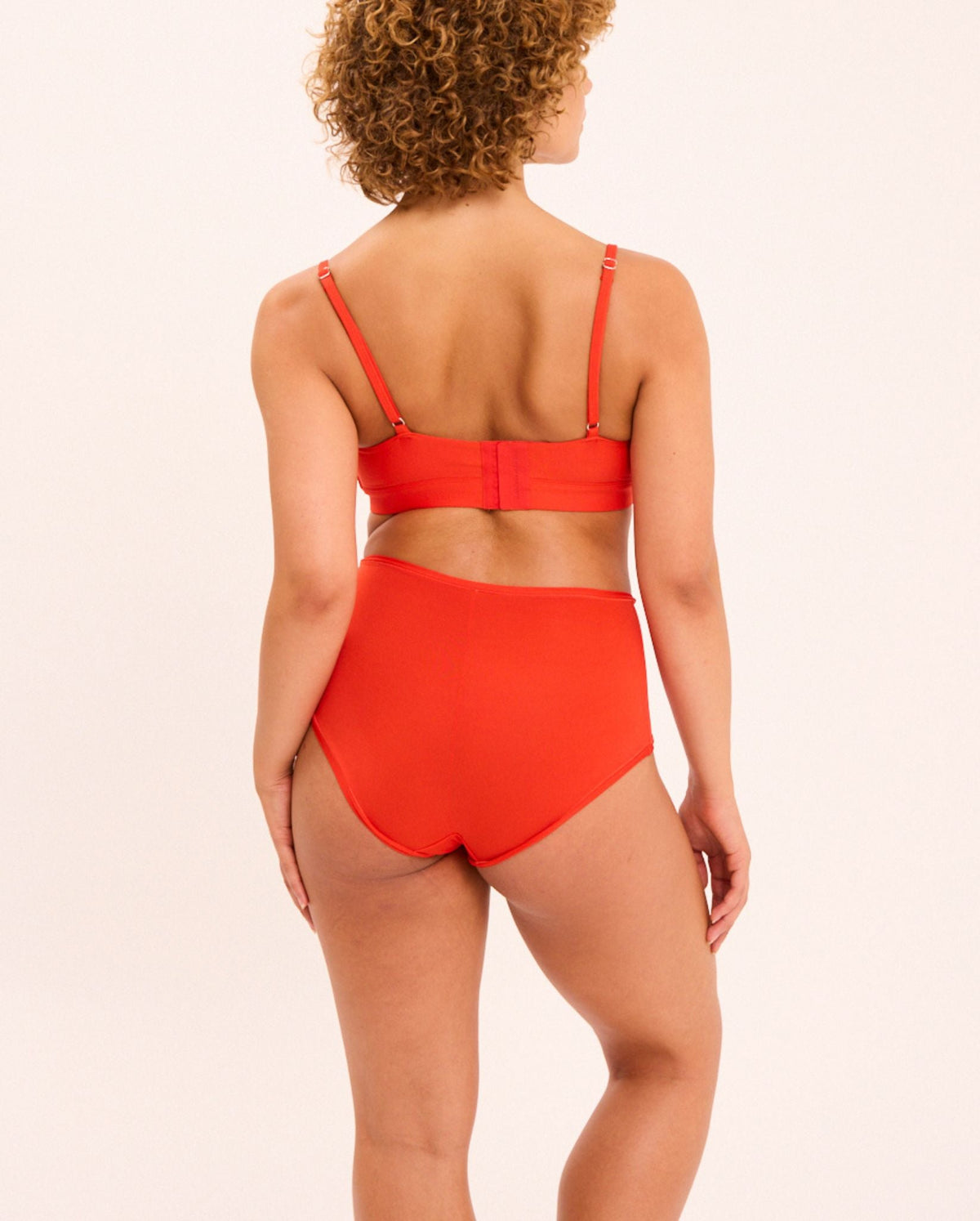 model-name=Felicia|model-size=M