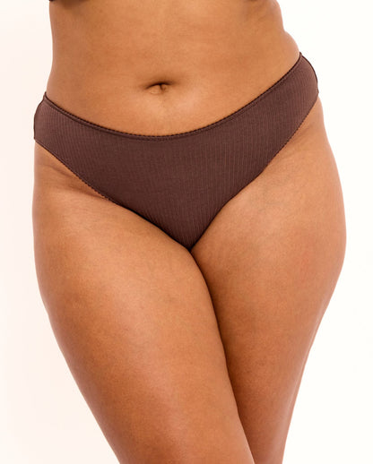 model-name=Simone|model-size=XL