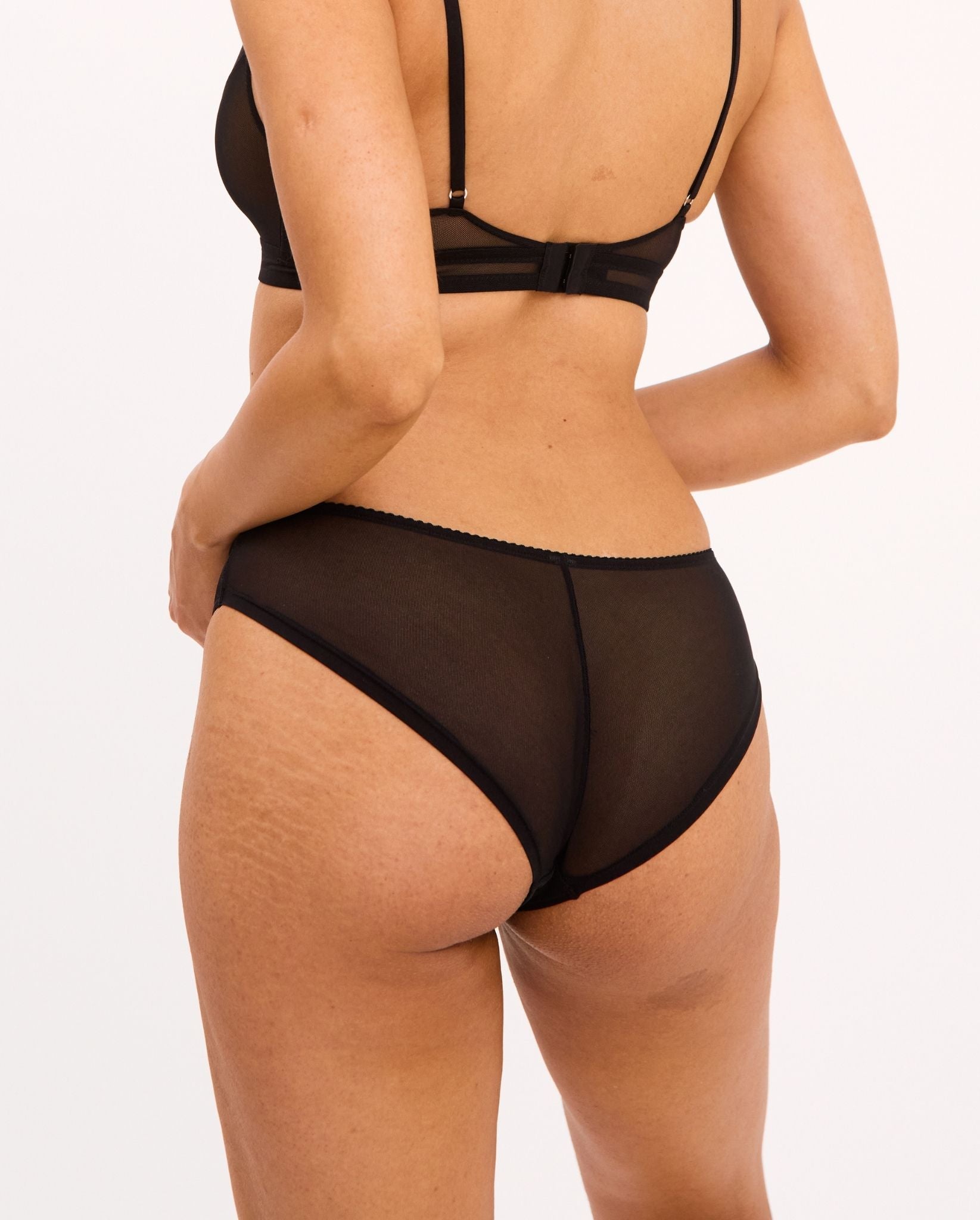 model-name=Davina|model-size=M