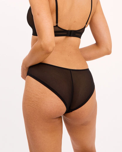 model-name=Davina|model-size=M