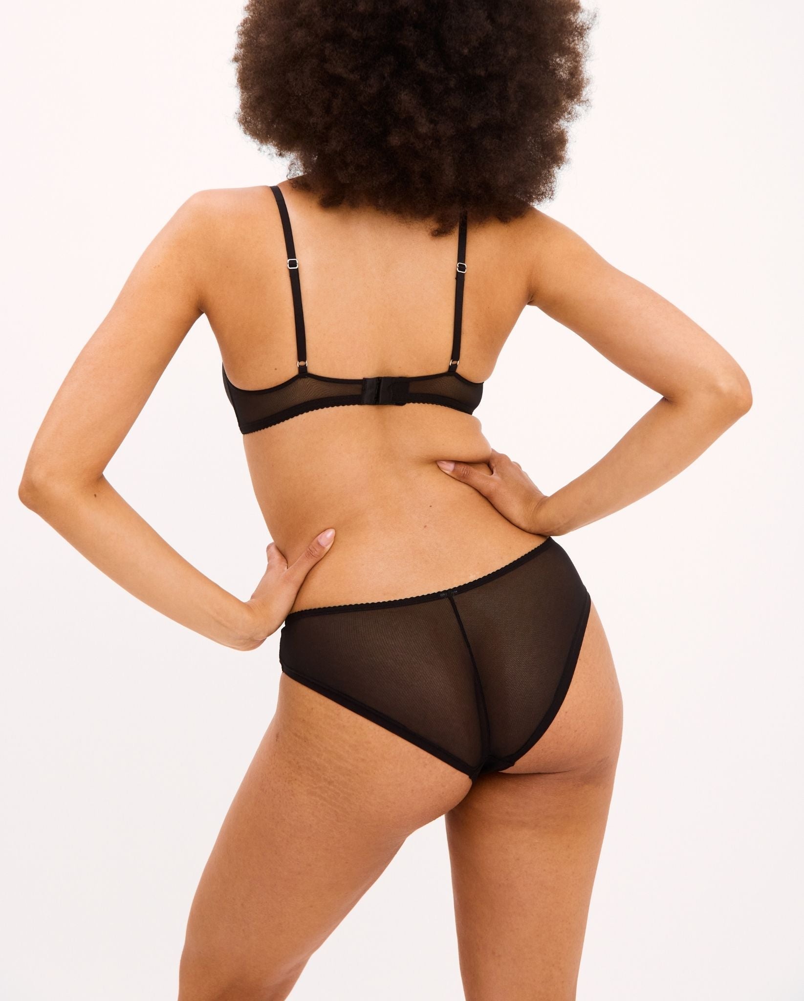 model-name=Davina|model-size=M