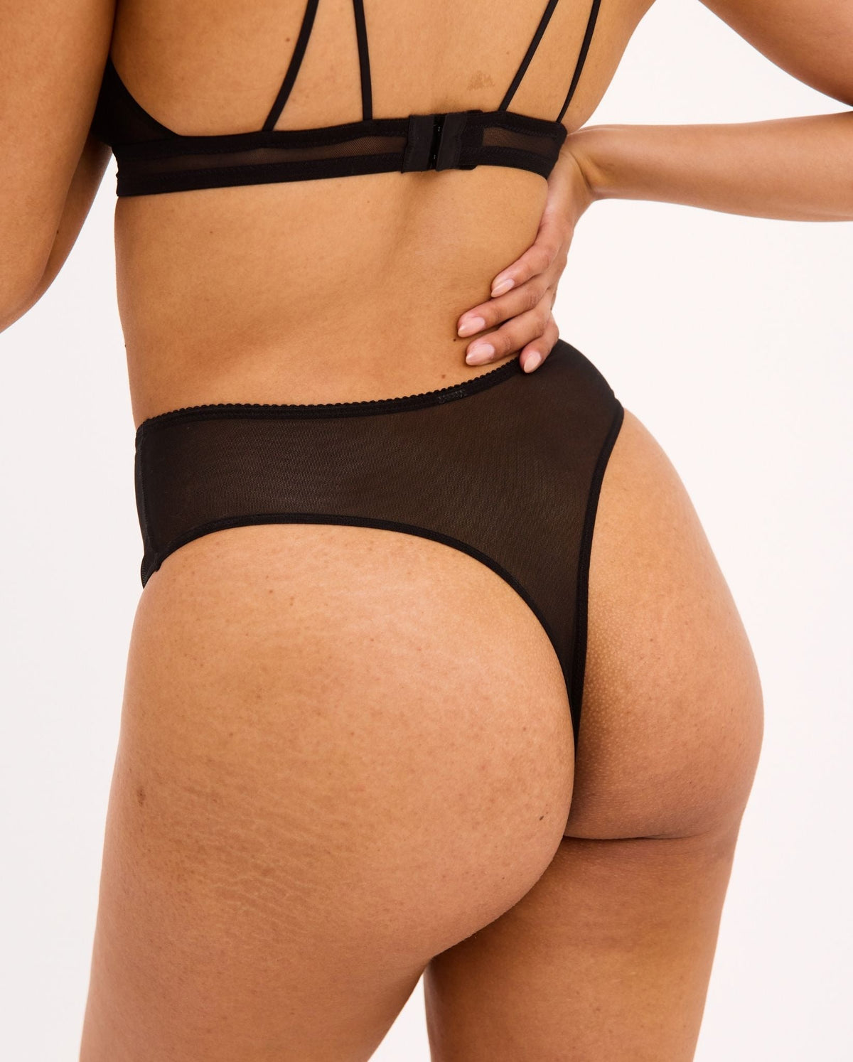 model-name=Davina|model-size=M