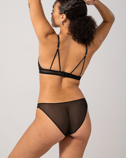 model-name=Laura|model-size=M
