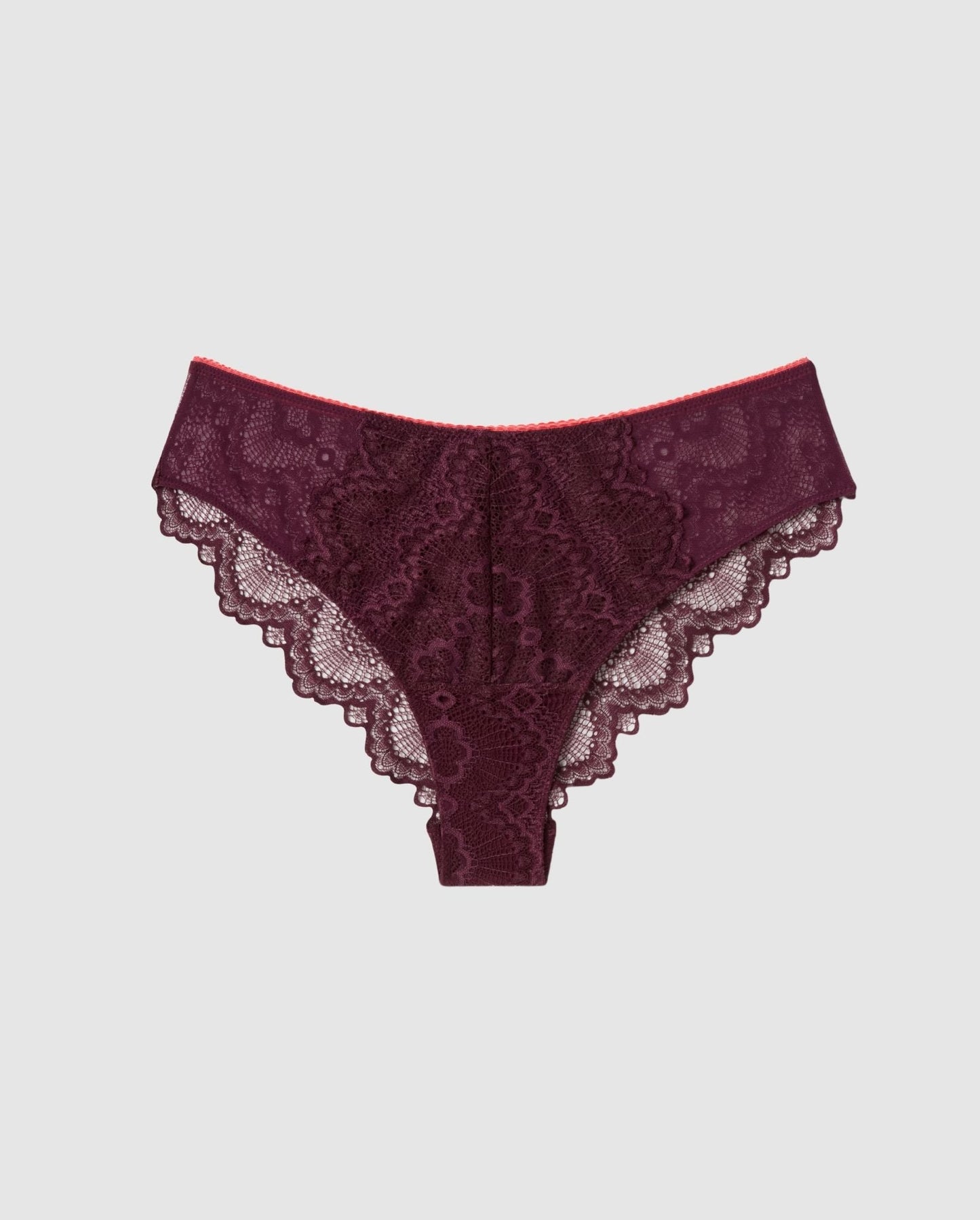 An flattering lace panty in cherry.