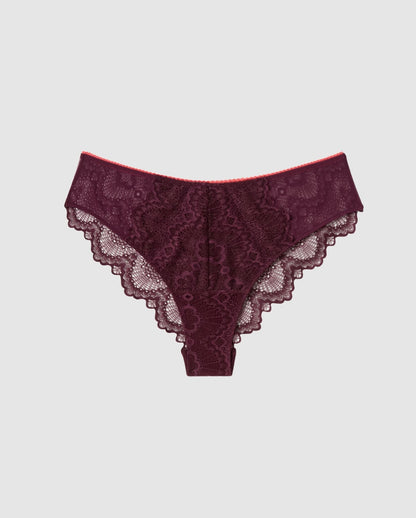 An flattering lace panty in cherry.