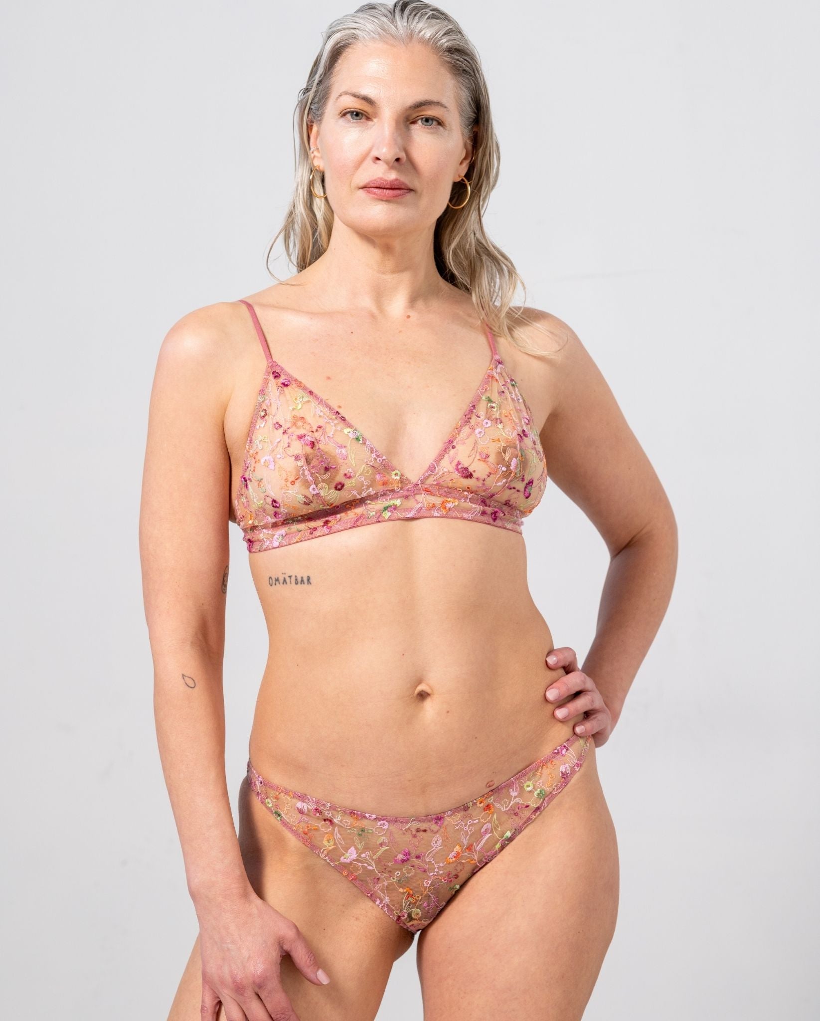 model-name=Rebecca|model-size=M