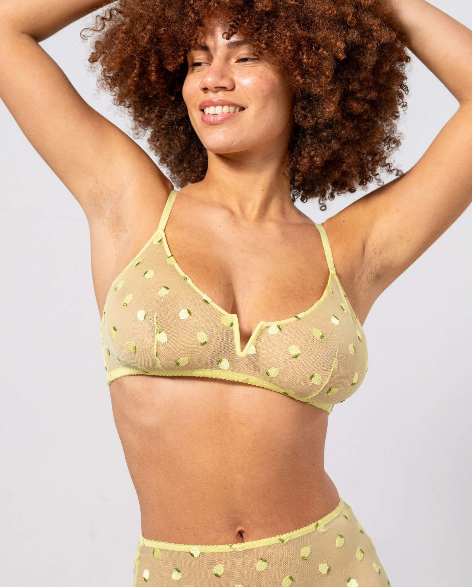 model-name=Laure|model-size=L