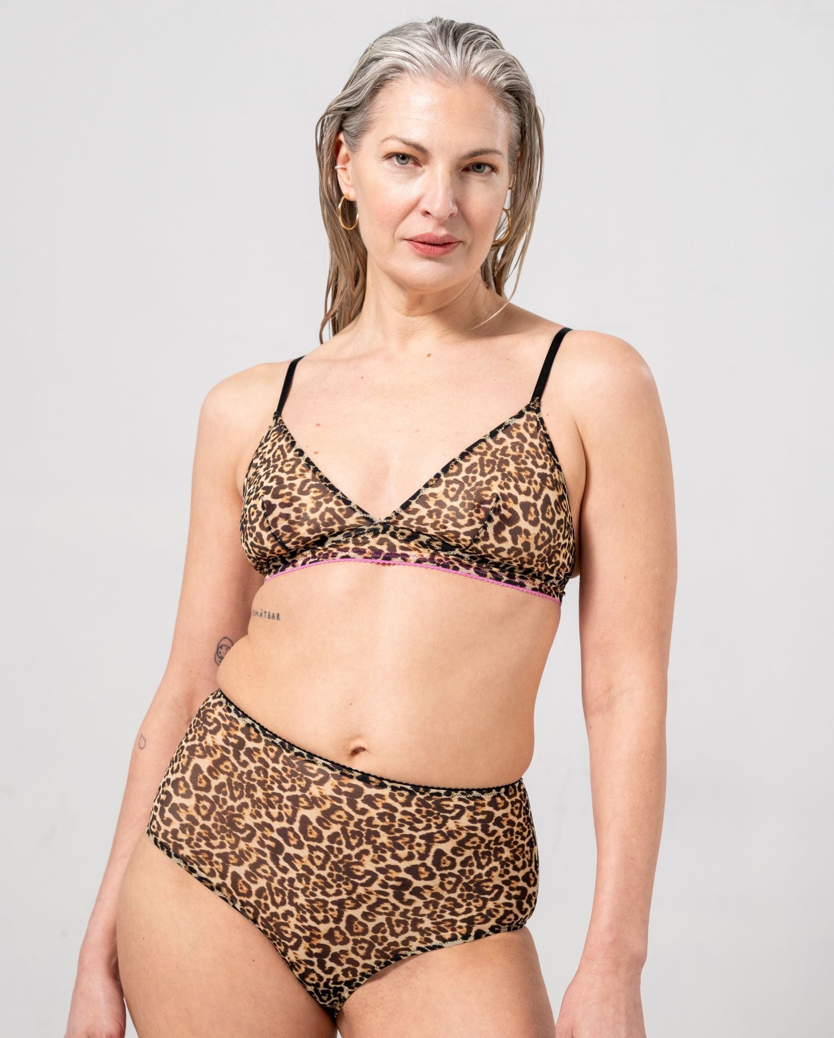 model-name=Rebecca|model-size=M