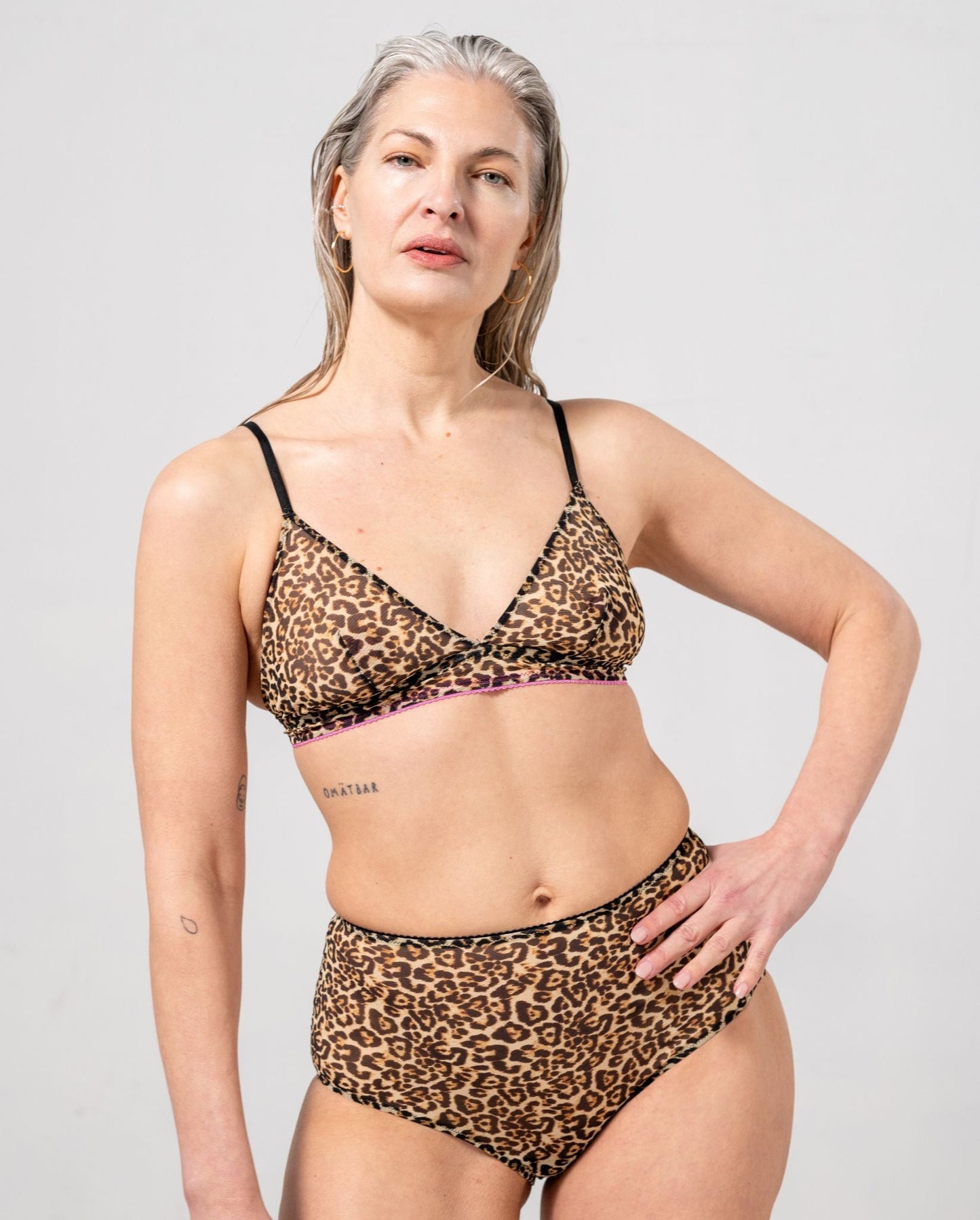 model-name=Rebecca|model-size=M