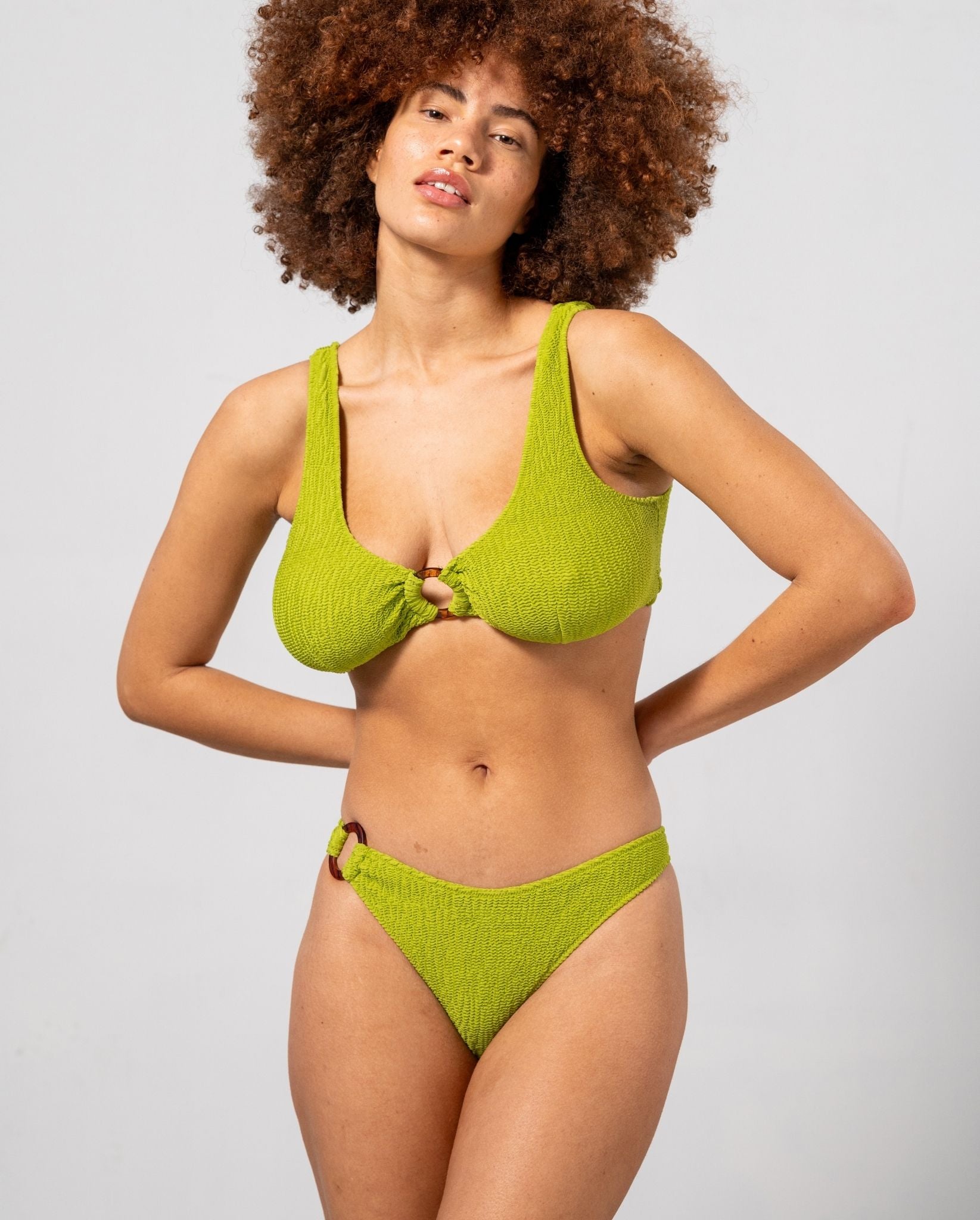 model-name=Laure|model-size=XL