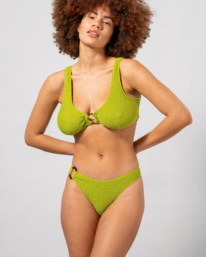 model-name=Laure|model-size=M