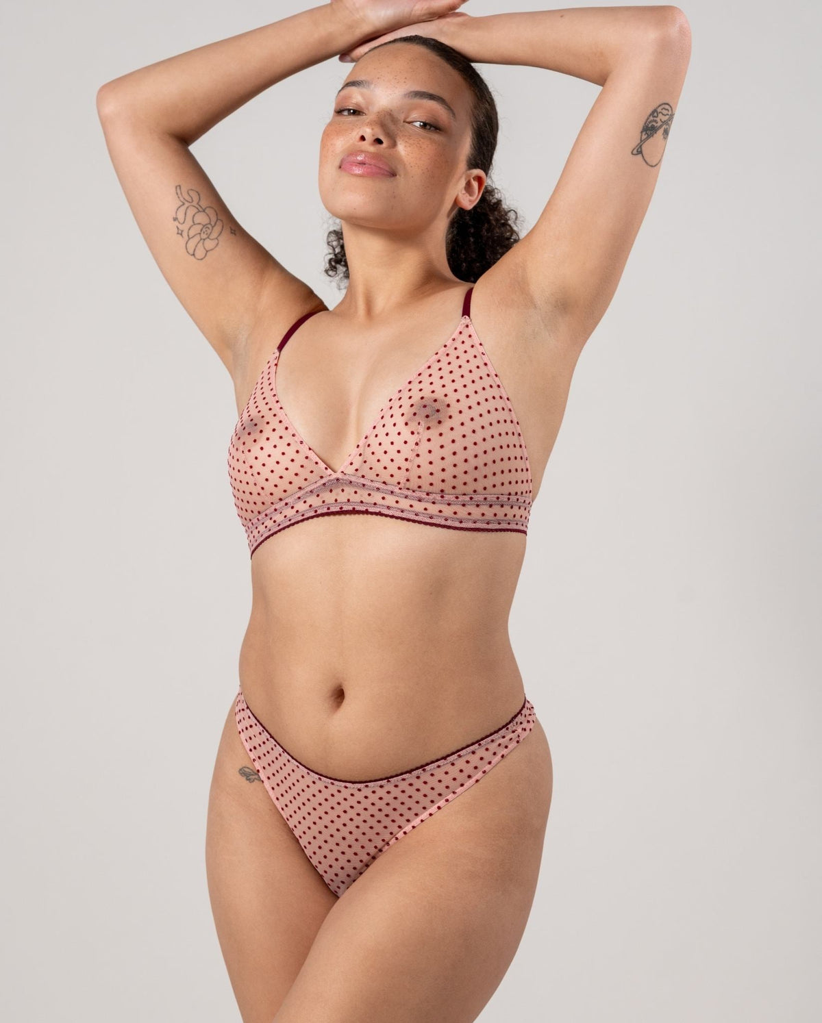 model-name=Laura|model-size=M