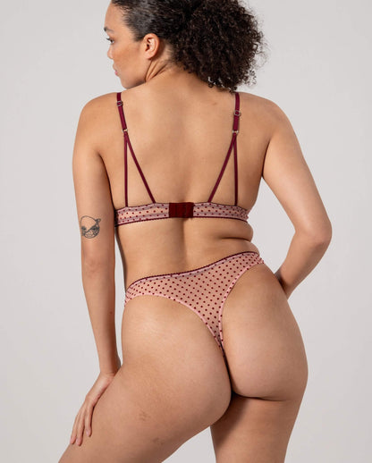 model-name=Laura|model-size=M