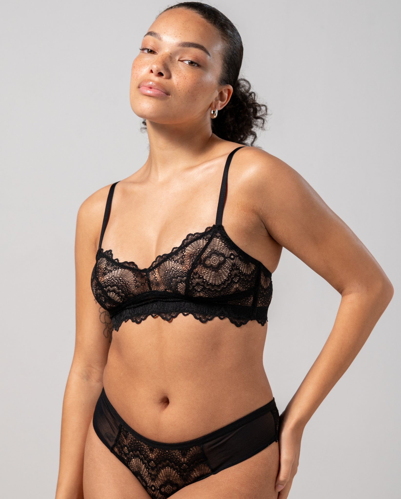 model-name=Laura|model-size=M
