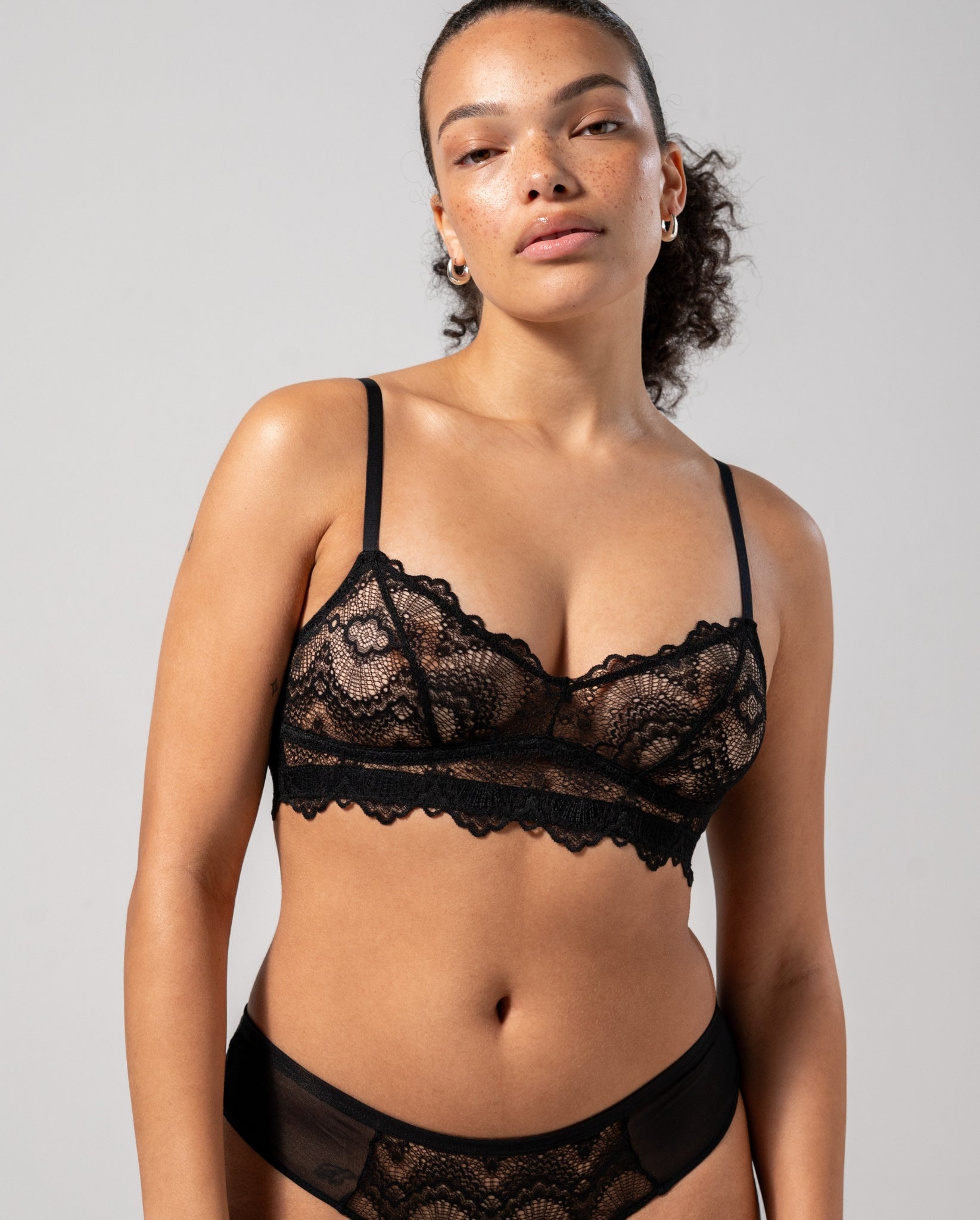 model-name=Laura|model-size=M