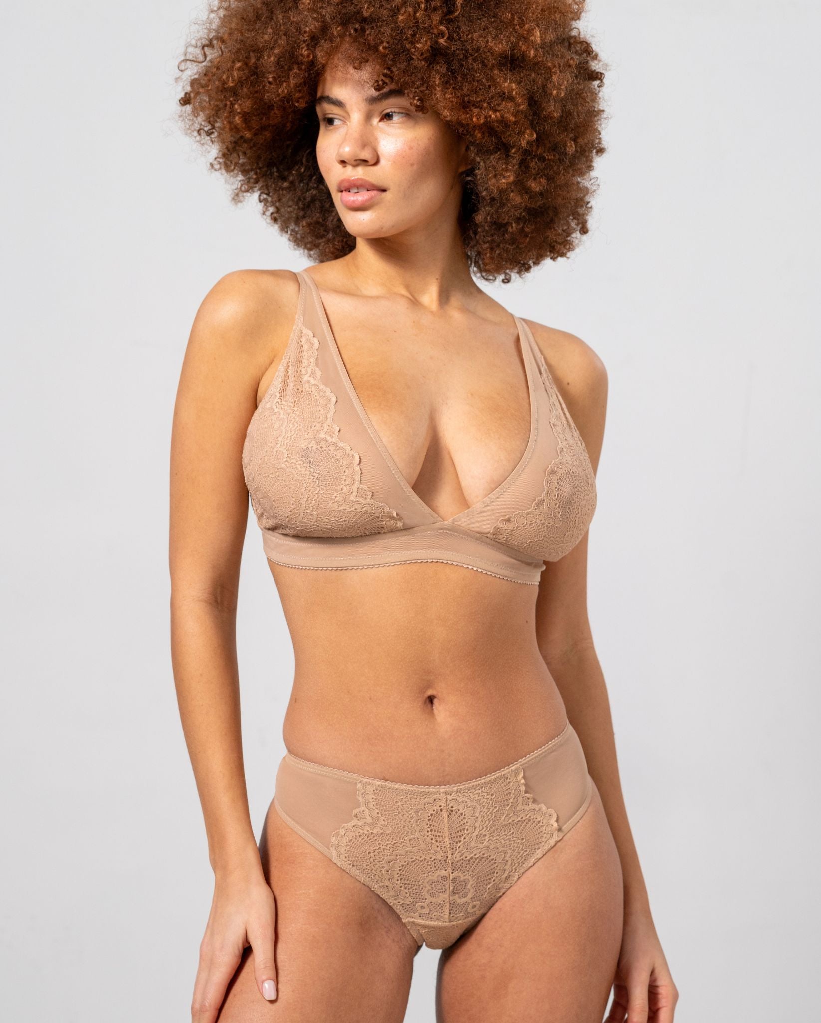 model-name=Laure|model-size=XL