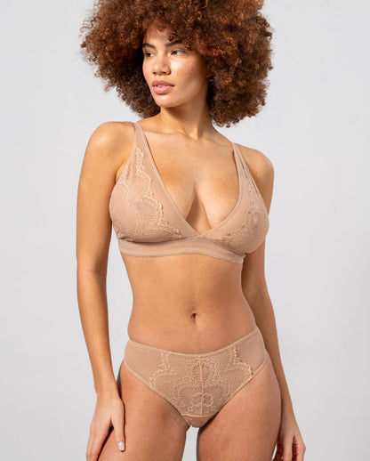model-name=Laure|model-size=XL
