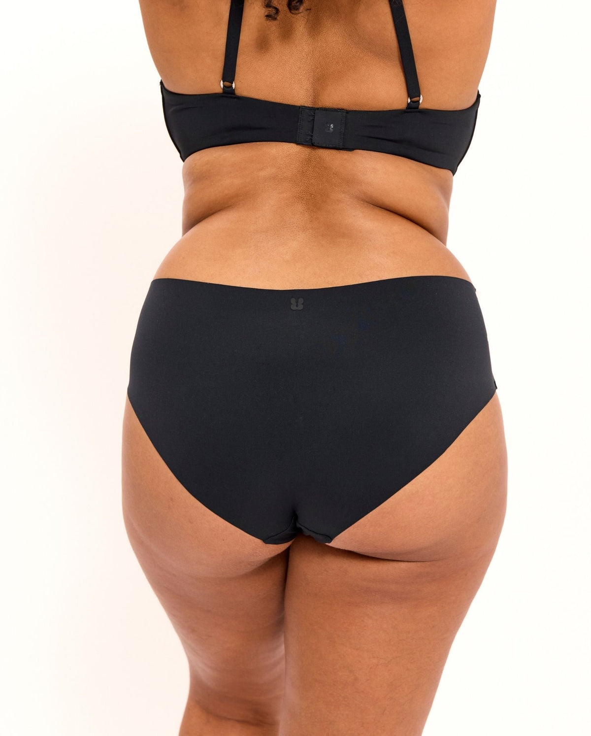 model-name=Simone|model-size=XL/XXL