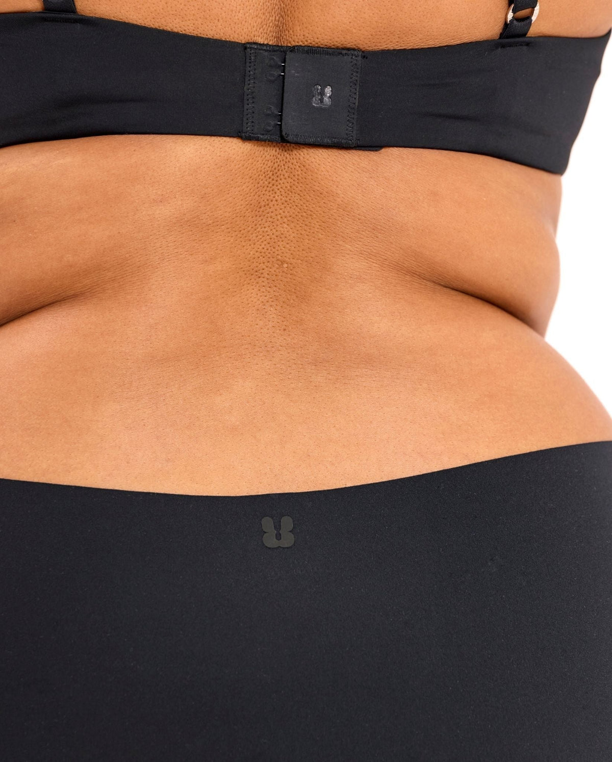 model-name=Simone|model-size=XL/XXL