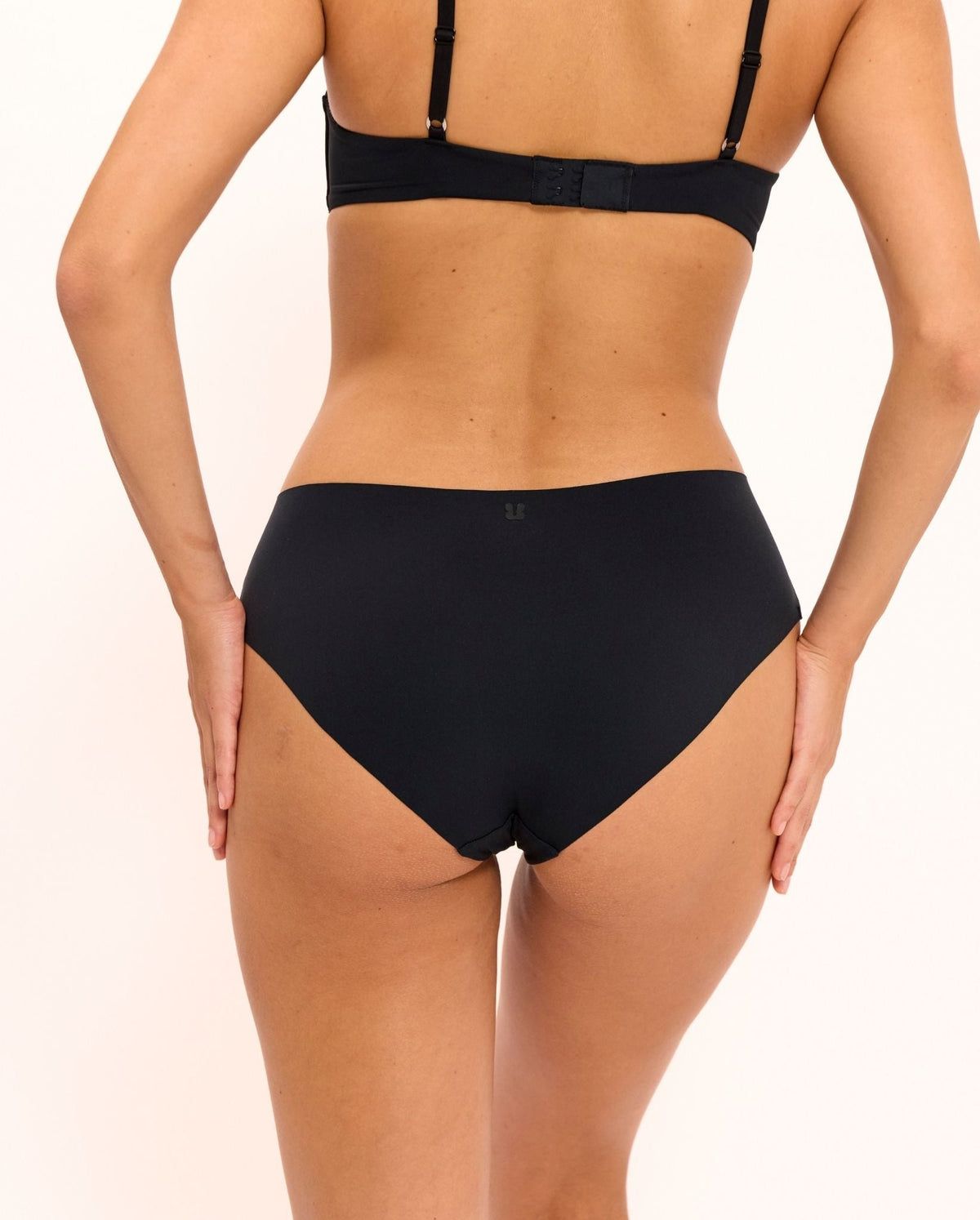 model-name=Asia|model-size=M/L