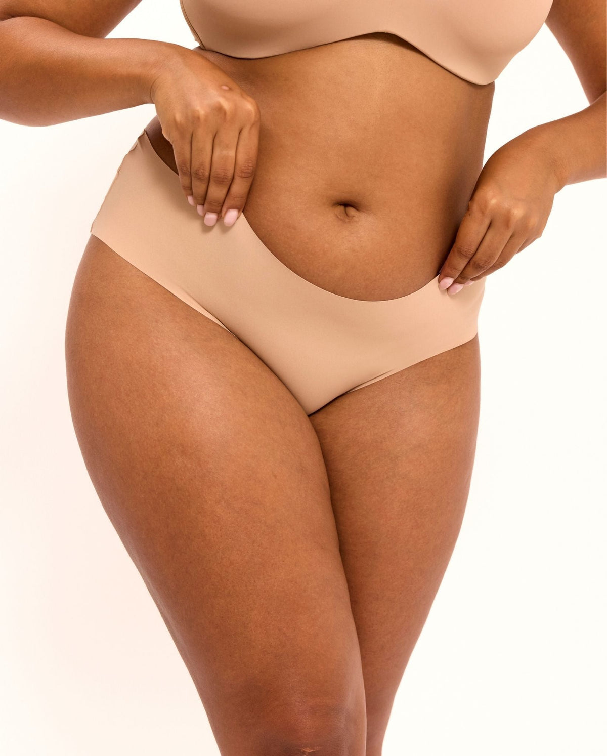 model-name=Simone|model-size=XL/XXL
