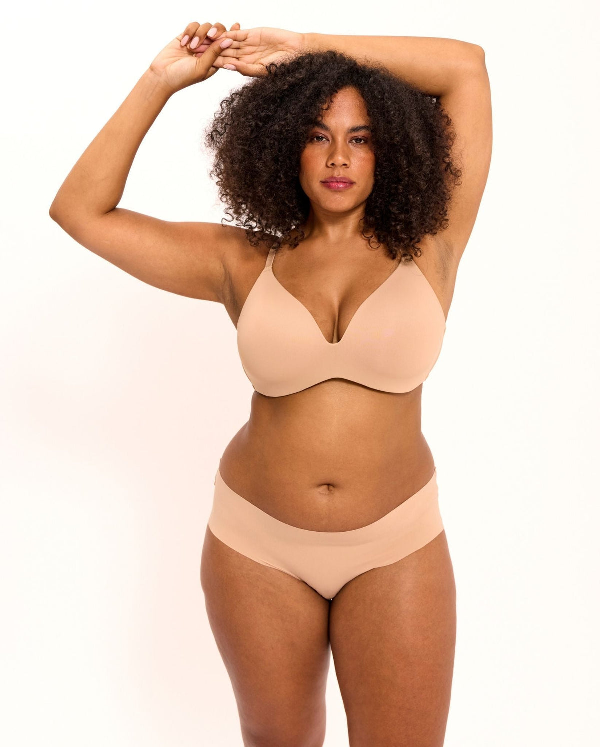 model-name=Simone|model-size=XL/XXL