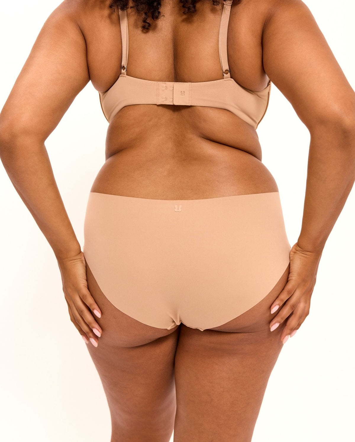model-name=Simone|model-size=XL/XXL