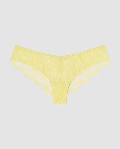 An flattering lace panty in light yellow.