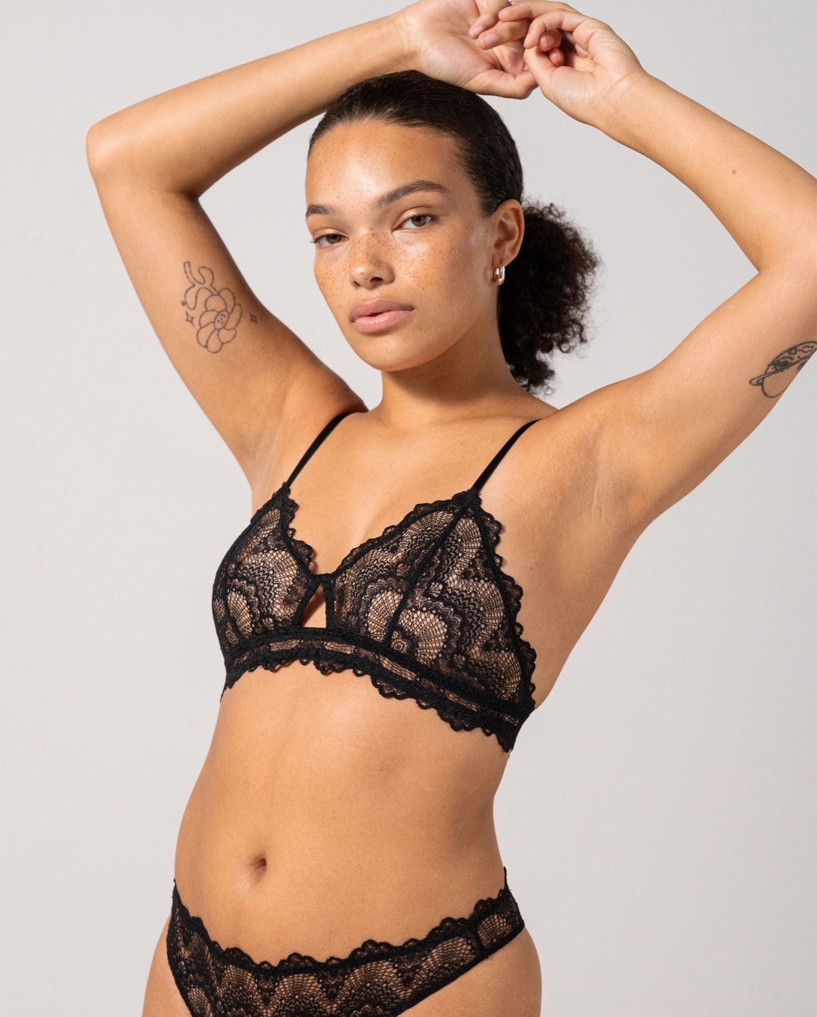 model-name=Laura|model-size=M
