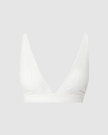 An lace plunge bralette in off white.