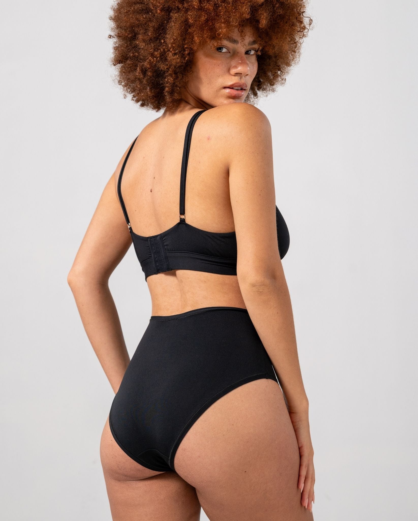 model-name=Laure|model-size=M