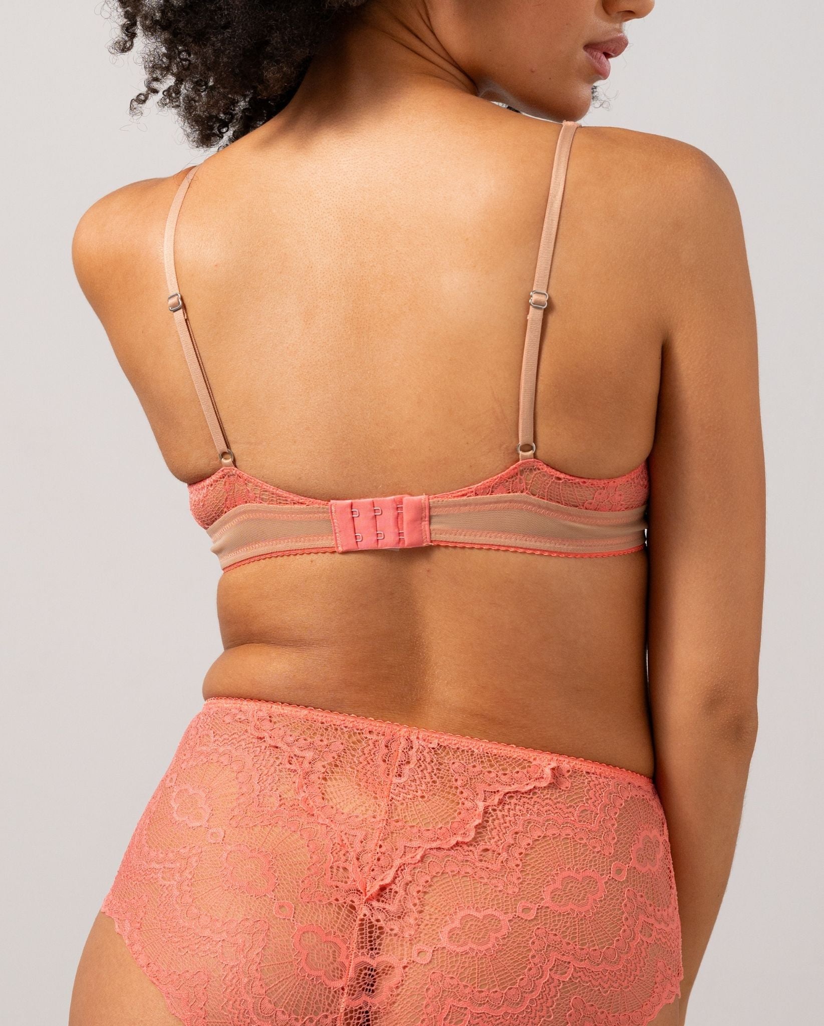 |model-size=S|#color_coral-sand