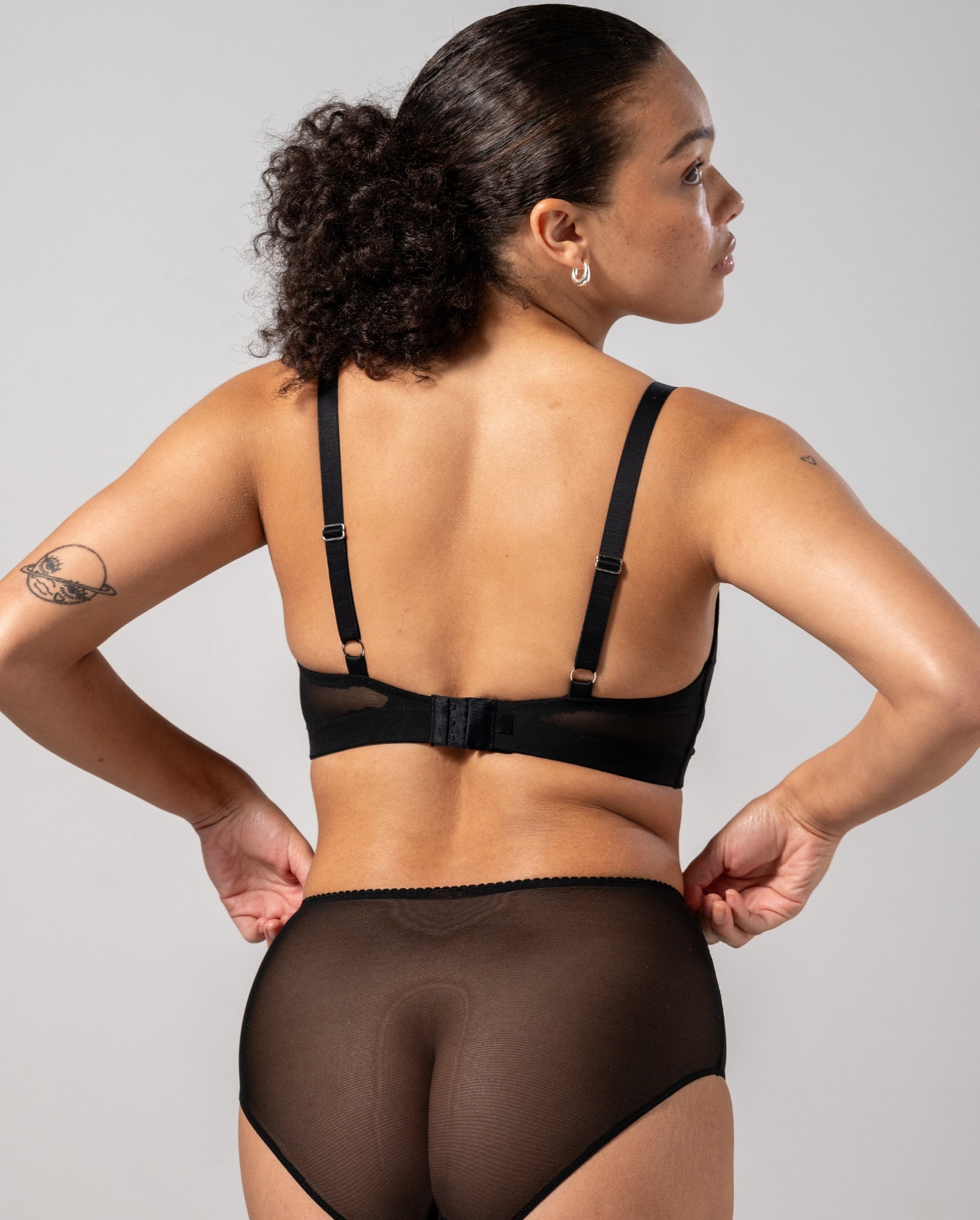 |model-size=M|#color_black