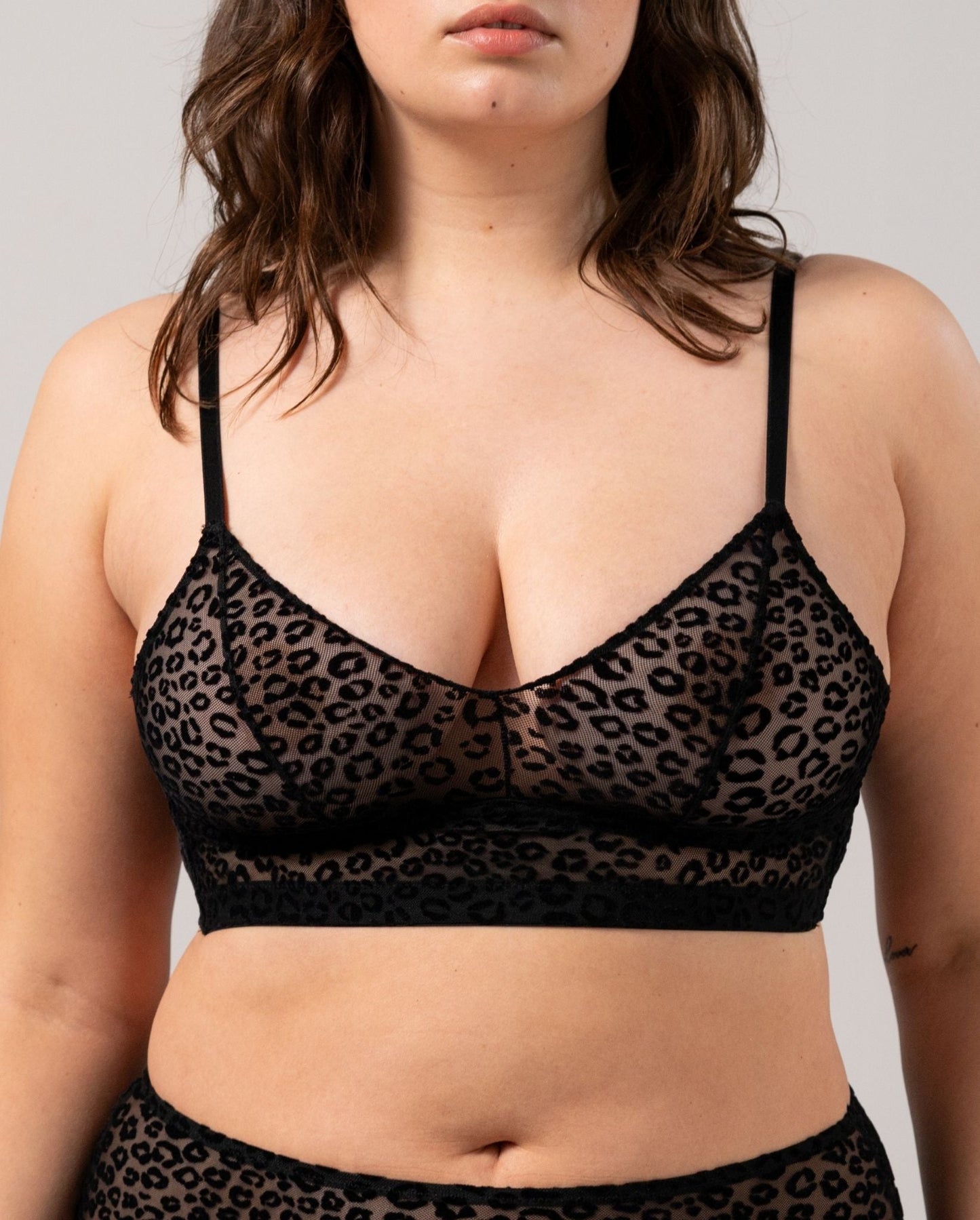 |model-size=XL|color_black-leopard_main#color_black-leopard