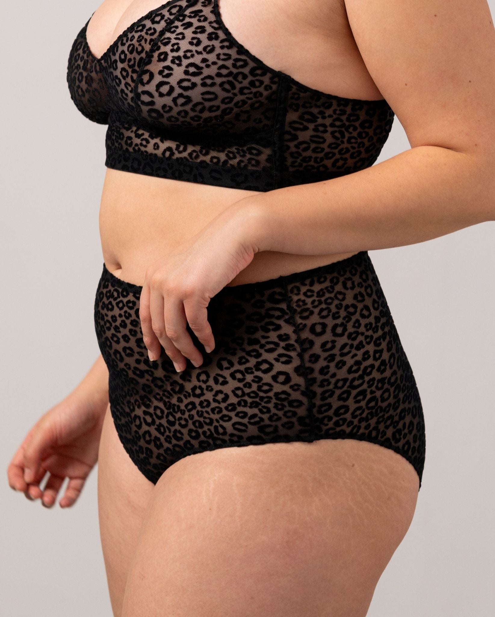 |model-size=XL|#color_black-leopard